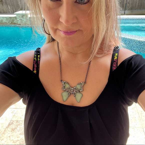 In Search of CeCe Cold Should Blouse like this one Do NOT buy (ISO) MEDIUM - Picture 2 of 3